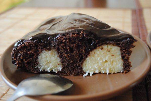 Шоколадный пирог с творожными шари...
