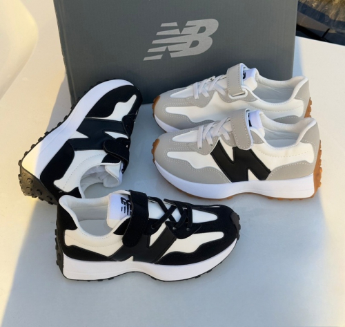 Классные кроссы из комбинированных материалов отличного качества с эффектными вставками. Очень удобные, мягкие, платформа из прочного гибкого полимера с протектором Классные кроссы из комбинированных материалов отличного качества с эффектными вставками. Очень удобные, мягкие, платформа из прочного гибкого полимера с протектором