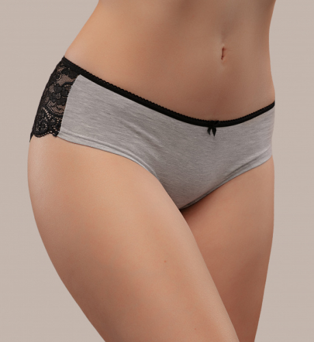 Трусики-бикини выполнены из меланжированного полотна с контрастной отстрочкой впереди и поясной резинкой. Задняя часть трусов выполнена из кружева. Трусики-бикини выполнены из меланжированного полотна с контрастной отстрочкой впереди и поясной резинкой. Задняя часть трусов выполнена из кружева.
