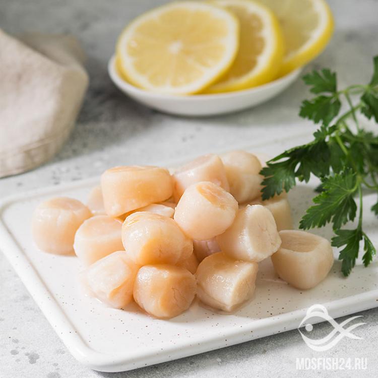 На вкус морские гребешки приятно сладковаты, прекрасно подходят для отваривания, запекания, сочетания со всевозможными соусами, тушения, использования как ингредиента в закусках. На вкус морские гребешки приятно сладковаты, прекрасно подходят для отваривания, запекания, сочетания со всевозможными соусами, тушения, использования как ингредиента в закусках.