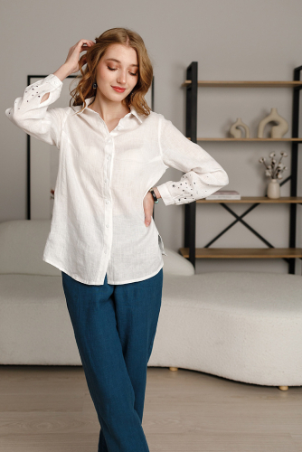 В гардеробе каждой практичной женщины или девушки должно присутствовать несколько рубашек разных фасонов и расцветок. В гардеробе каждой практичной женщины или девушки должно присутствовать несколько рубашек разных фасонов и расцветок.