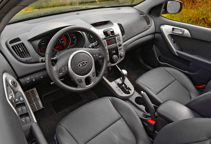 hyundai elantra или kia cerato что лучше