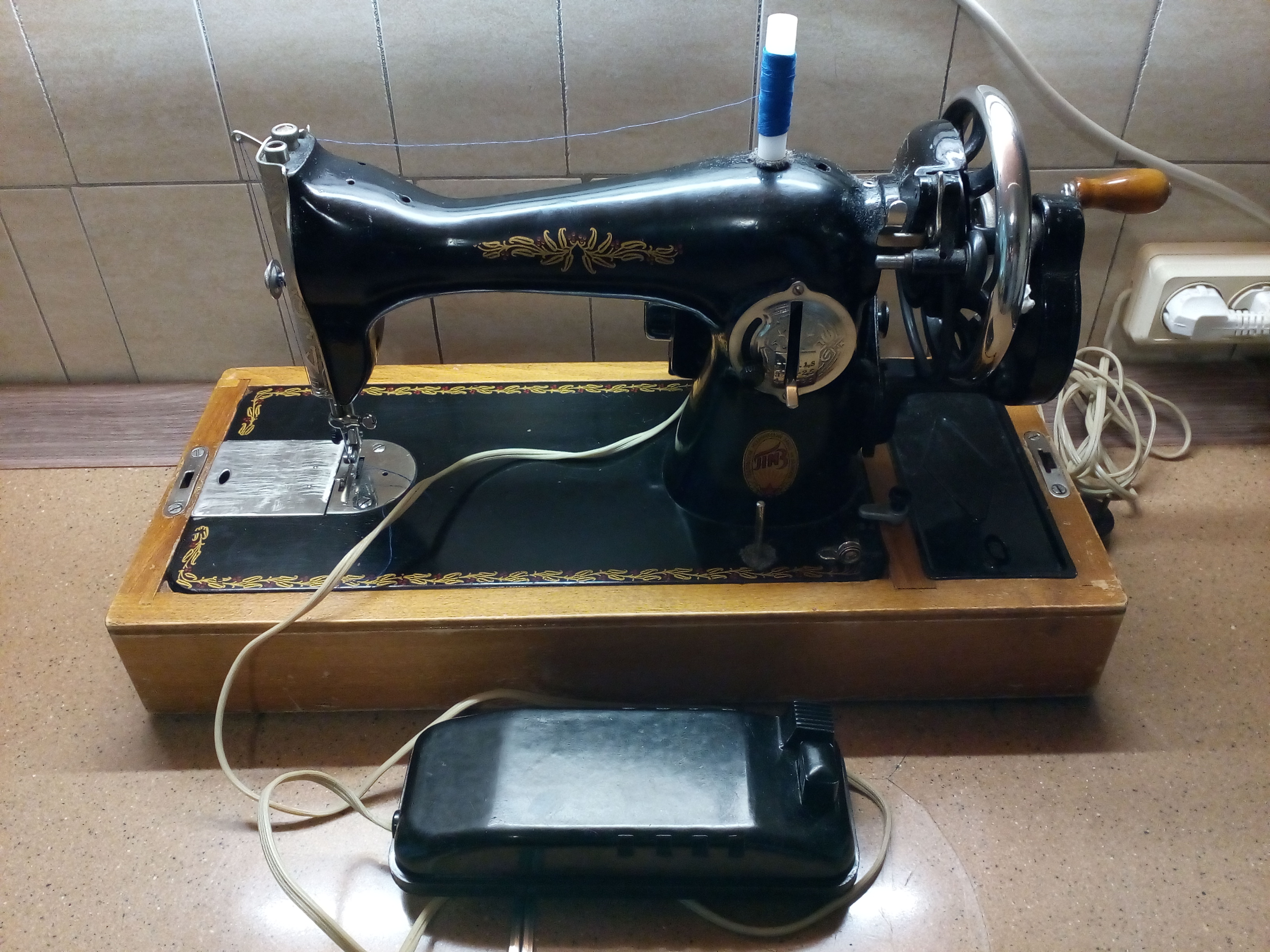 Электро швейная машинка 1963г