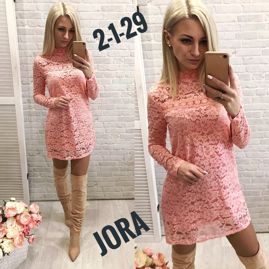 Розовое гипюровое платье