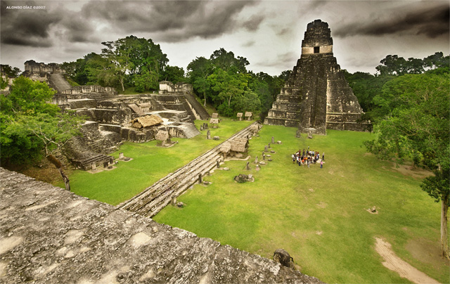 Тикаль — крупнейший город майя 
 w...