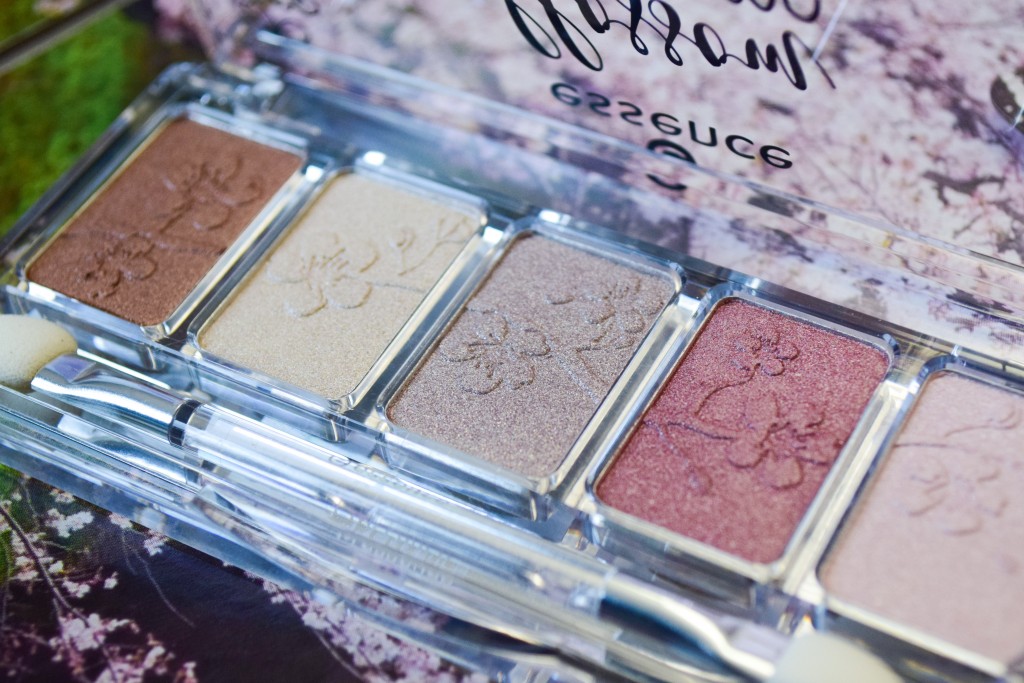    Essence    Blossom Dreams)   4 . ,          - ,       