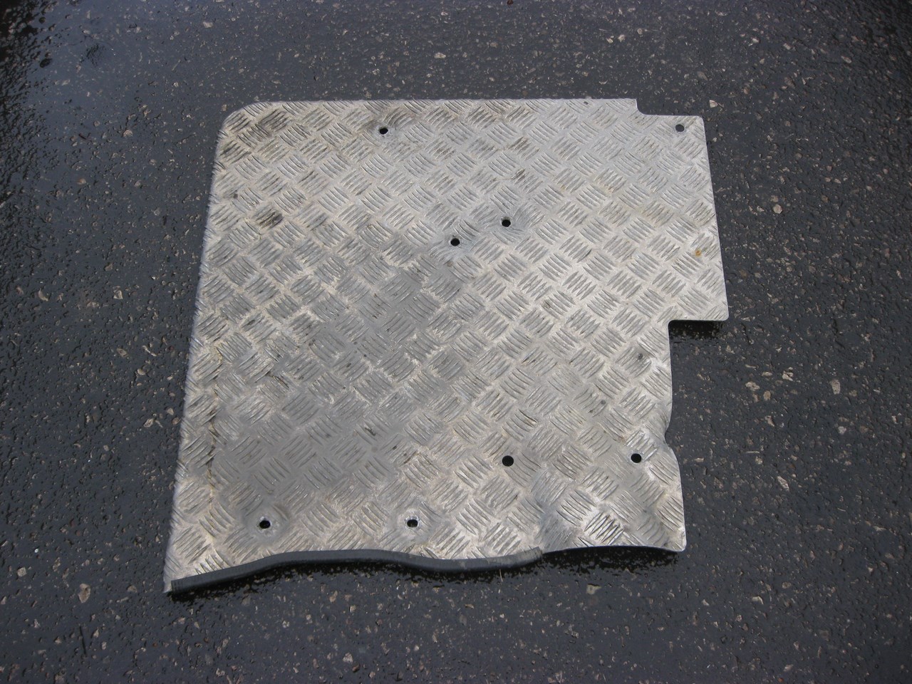     774