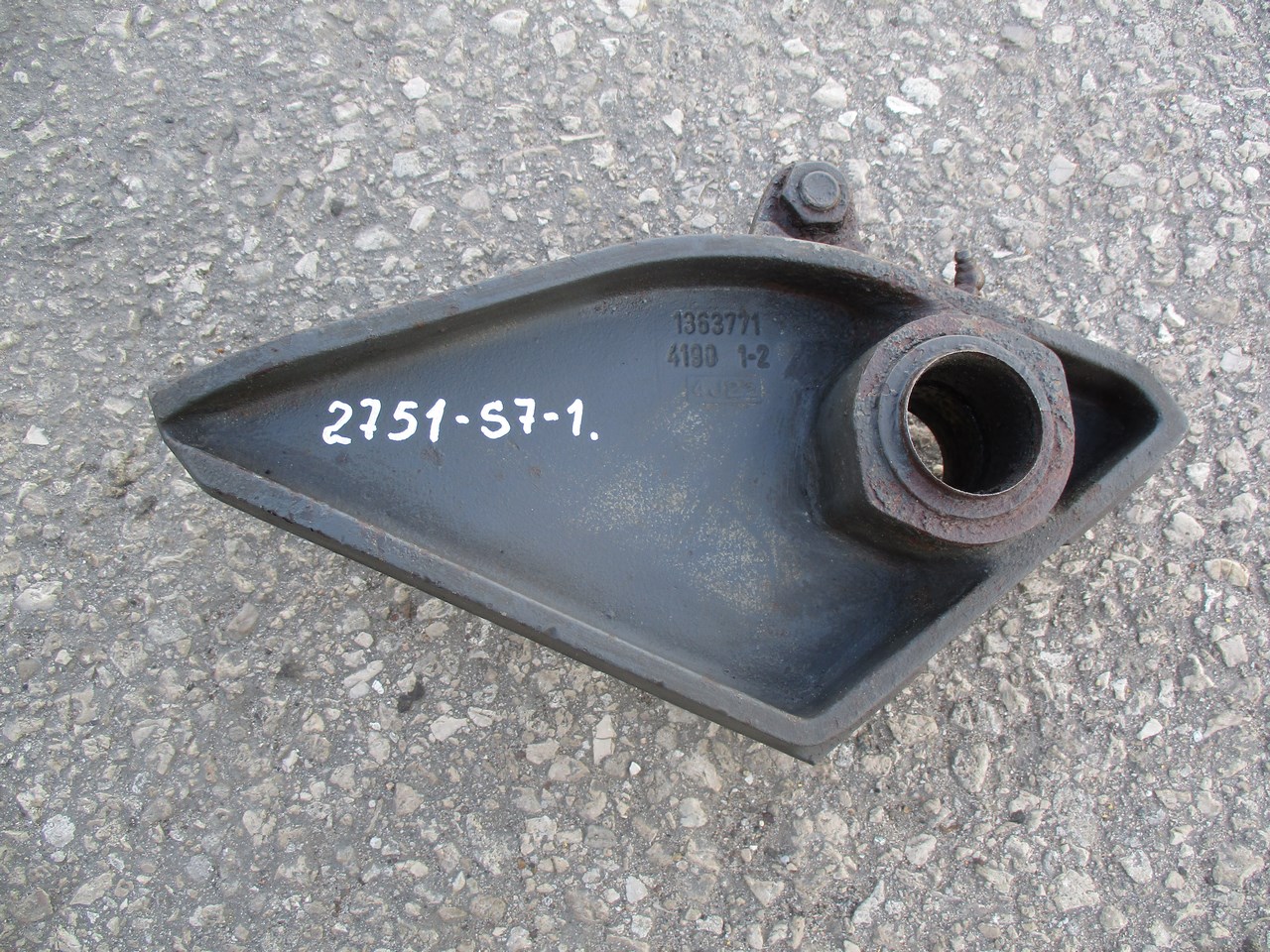   LH ( ) 2751