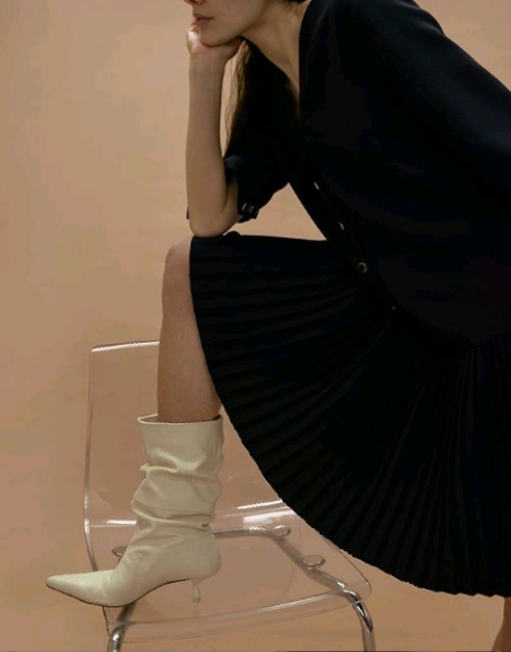     ,   -  !         .