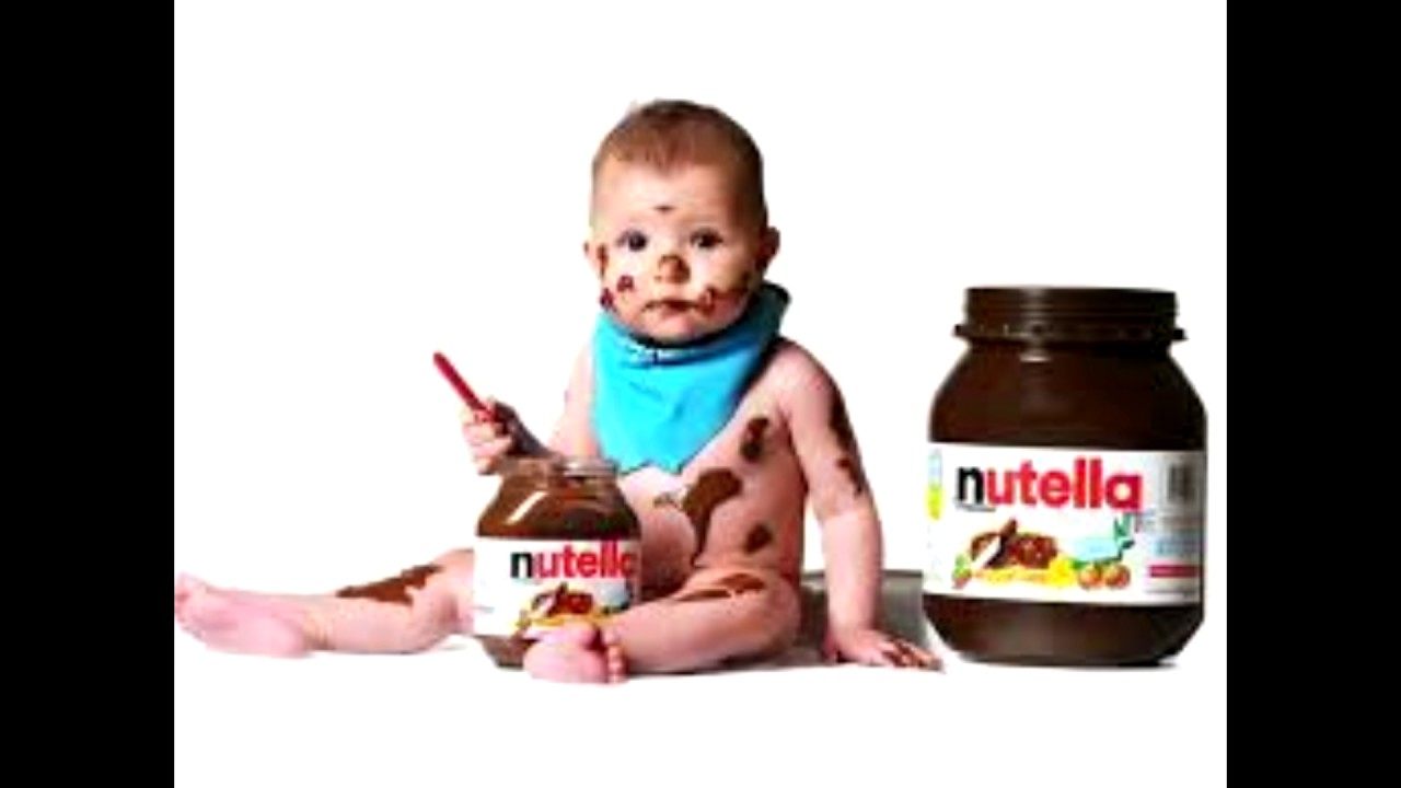 Кто съел нутеллу мем. Нутелла шоколадная плитка. Нутелла на плитку шоколада. Нутелла девушка