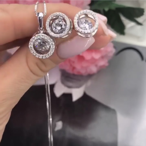   20.09.     Swarovski ,,,.