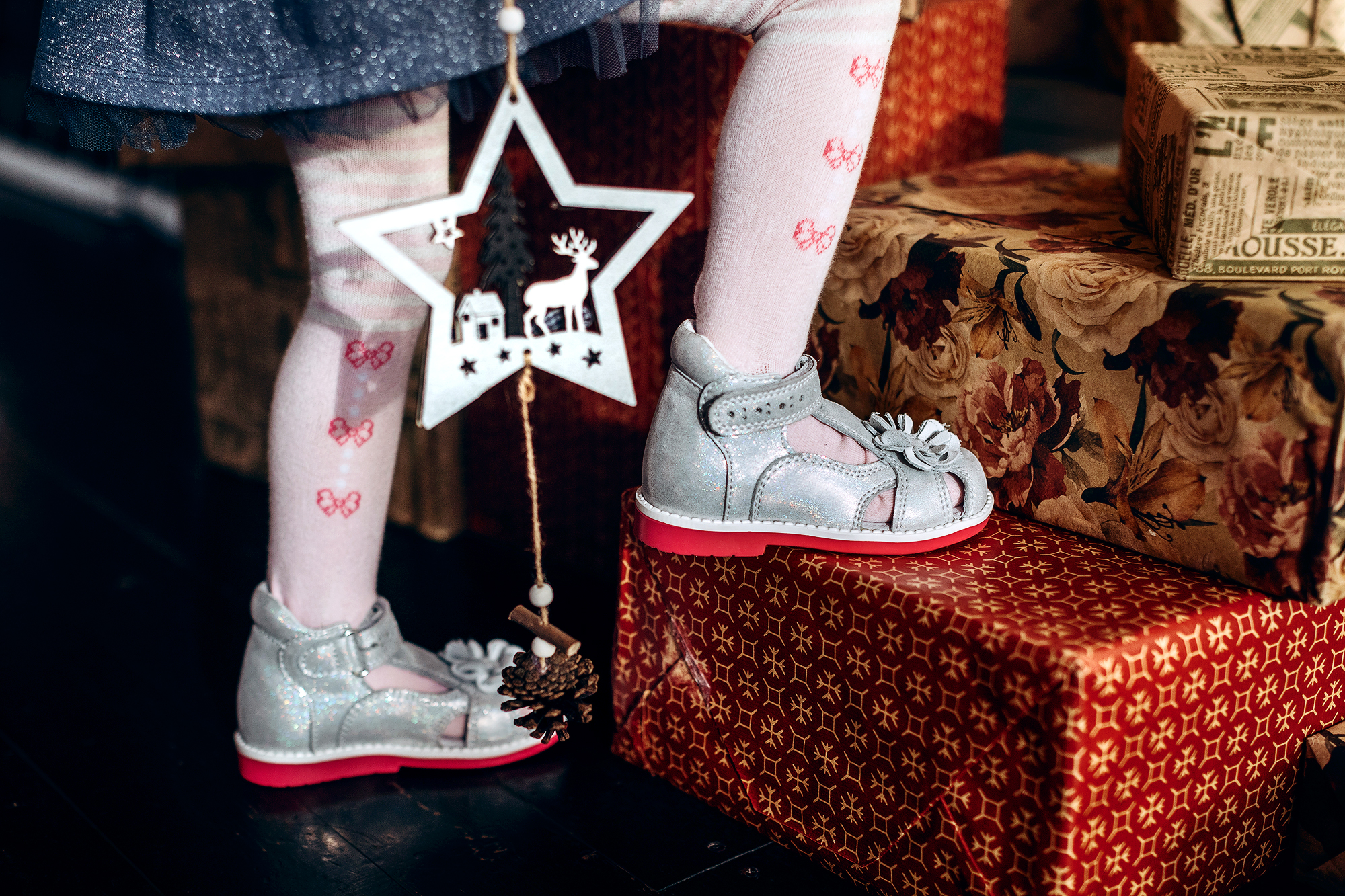 First foot is. First footing. First foot Christmas. "First footing" – «первая нога».. «The first-footing» in every Home.