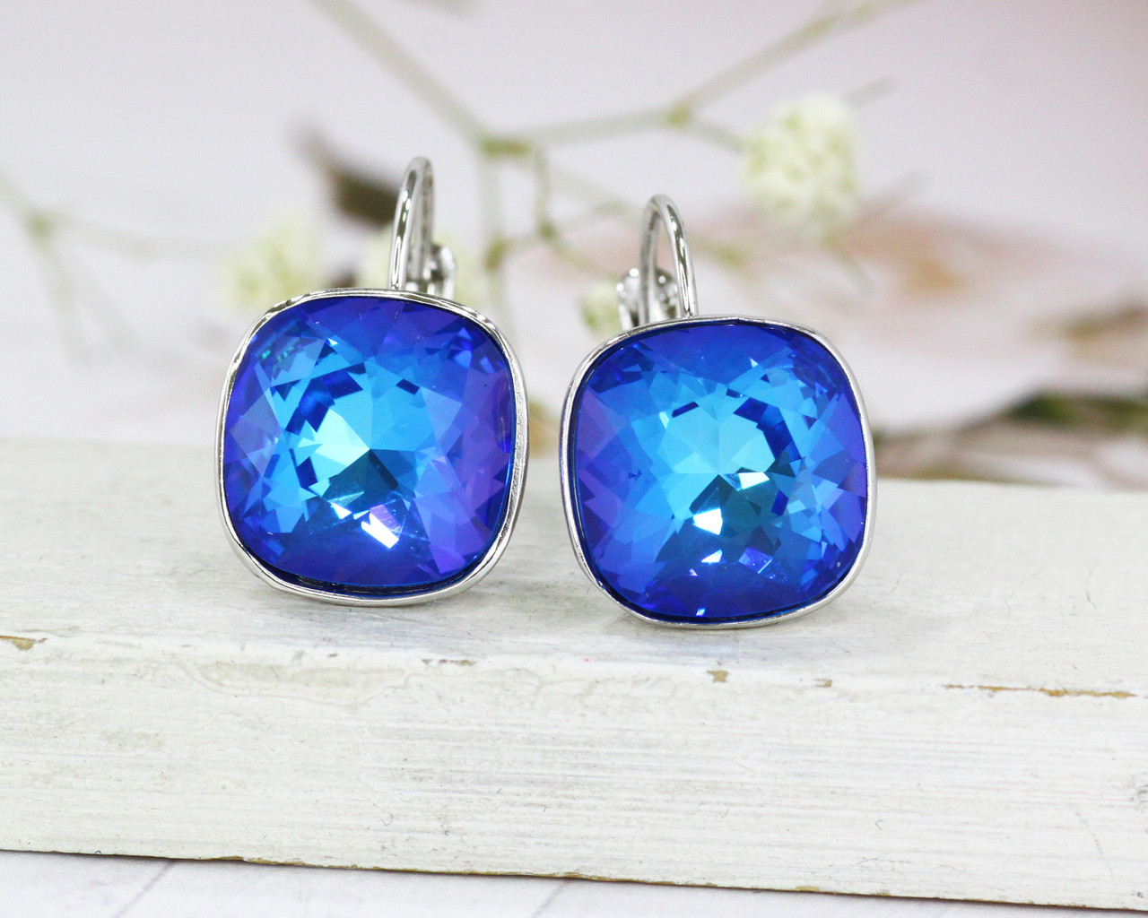 VelVett - ӣ,     !      - , , , , , . Swarovski, , .