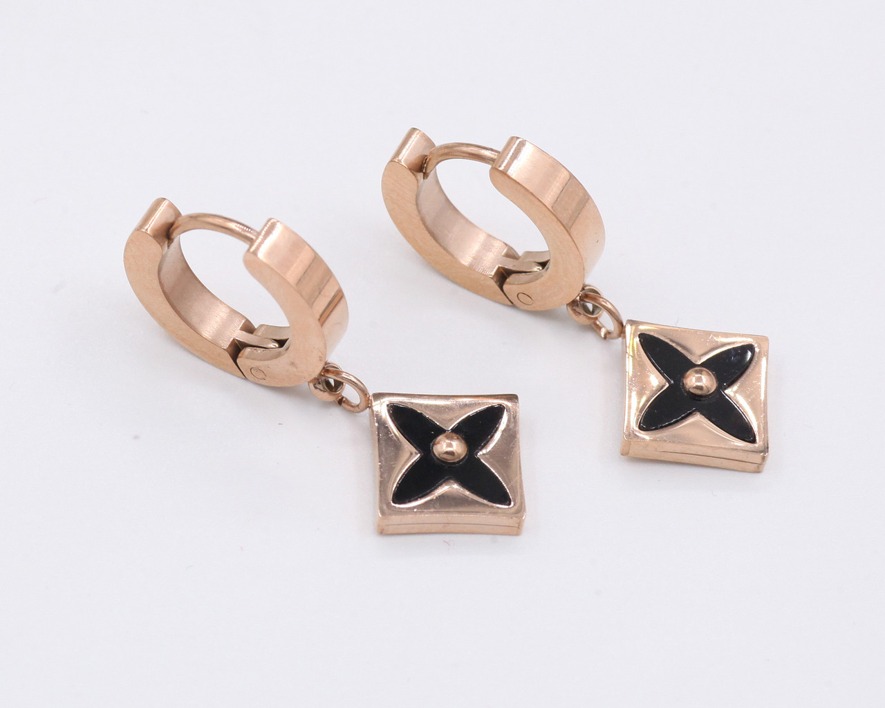 VelVett - ӣ,     !      - , , , , , . , , Swarovski