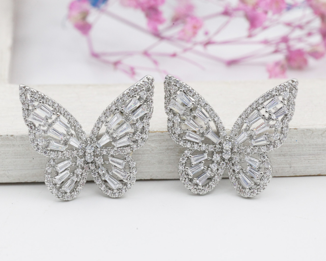 VelVett - ӣ,     !      - , , , , , . , , Swarovski