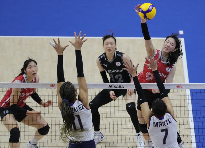 Victory a long way off: Women's volleyball loses to Thailand for sixth straight Olympic qualifier