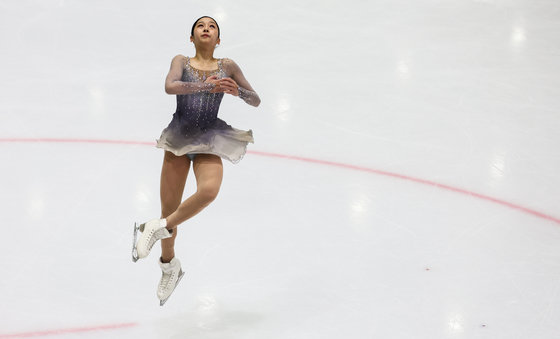 Figure skating Shin Ji-ah and Kim Hyun-gyeom take first place in Junior GP Final Short Program