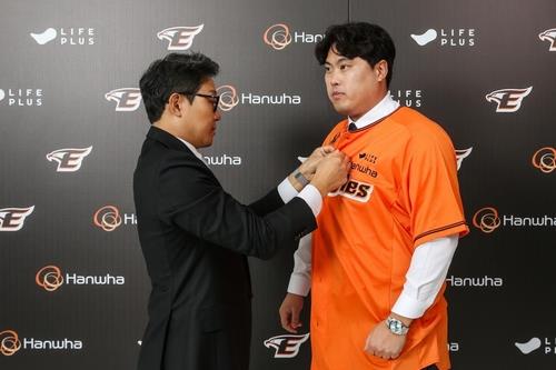 The &#8216;Monster&#8217; Wearing the Eagles Uniform Again