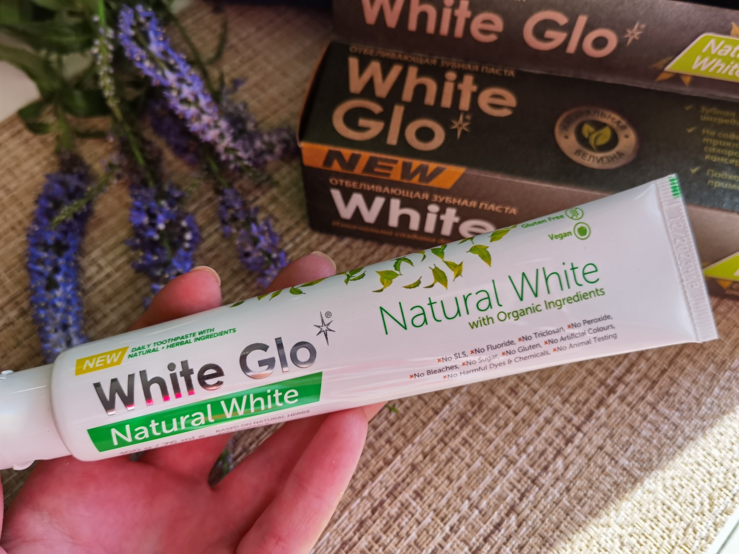       .        -    White Glo Natural White