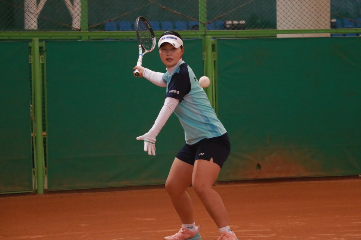 Defending champion NH Nonghyup challenges for its 40th Dong-A Soft Tennis championship