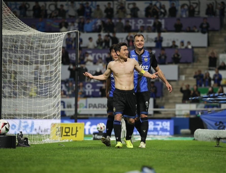 Kim Do-hyuk, taking off his clothes at the Masoogeul goal, said, &#8220;Song Min-gyu took his clothes off, so I did too&#8221;
