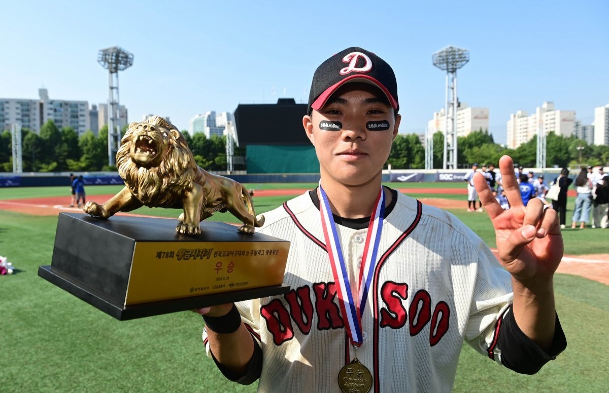 Deoksu High School's Park Jun-soon, who was &#8220;born with sensibility&#8221; and proved to be the &#8216;biggest beast&#8217; with a 0.636 fire bat