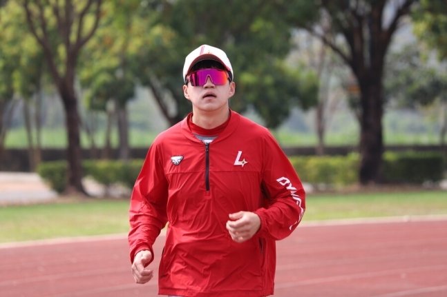 Kim Joo-on, released from SSG, joins LG Reunited with director Yeom Kyung-yeop after 3 years
