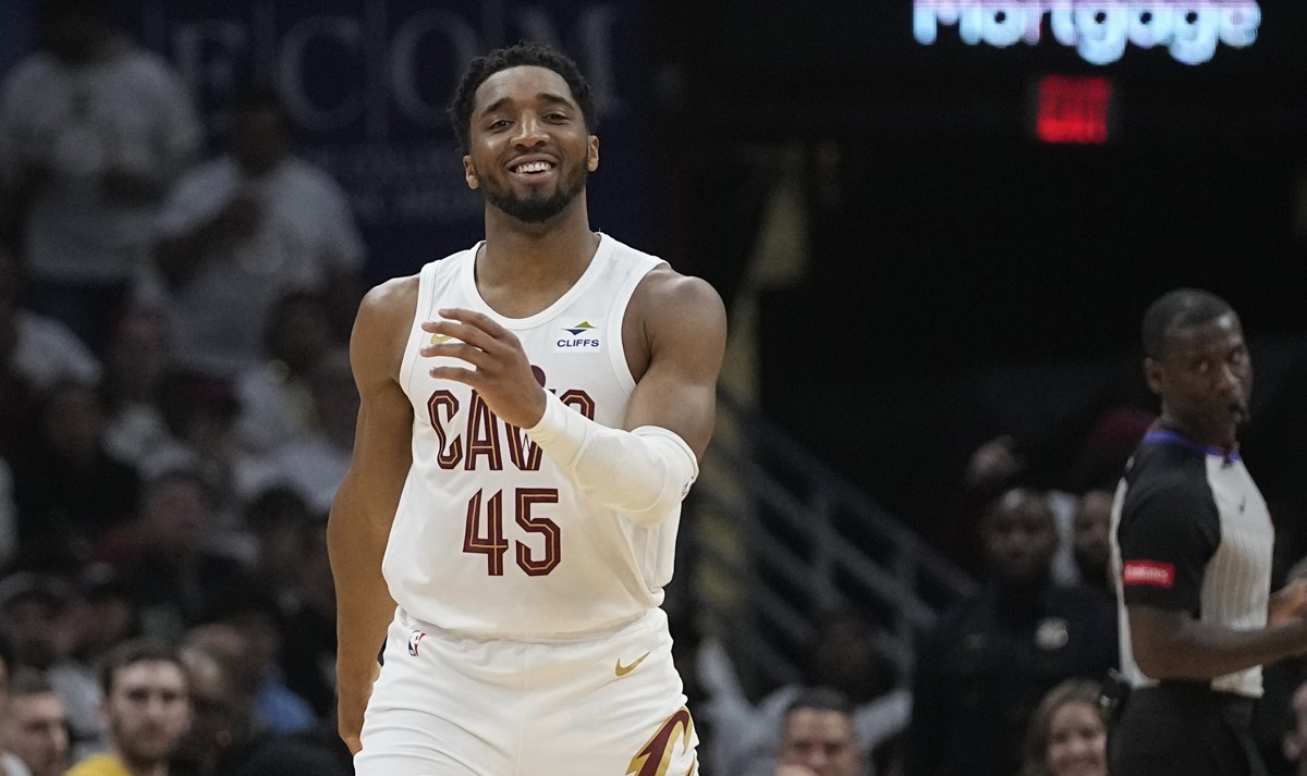 NBA Mitchell re-signs with Cleveland for $200 million for 3 years