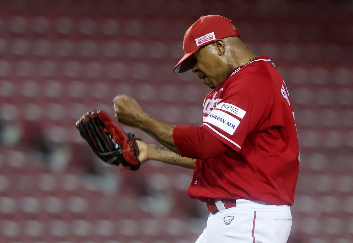 Elias 7 scoreless innings, Oh Tae-gon's two-run homer SSG beats LG and escapes 4-game losing streak