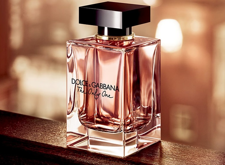 В аромате Dolce and Gabbana The Only One (Единственная) гармонично переплетается огромное количество нот, которые играют, переливаются, удивляют и завораживают своей глубиной! 