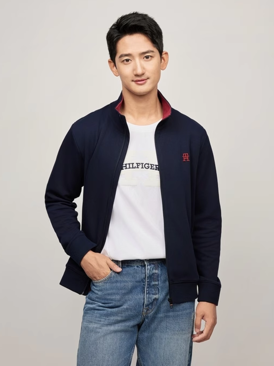    ݣ   , ,    