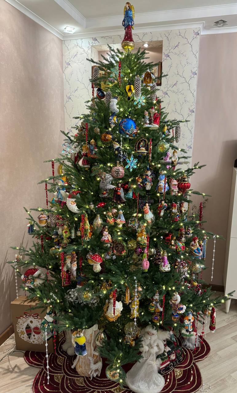 Max Christmas.    .  ! 