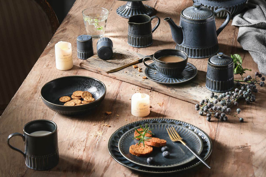      Black Kitchen