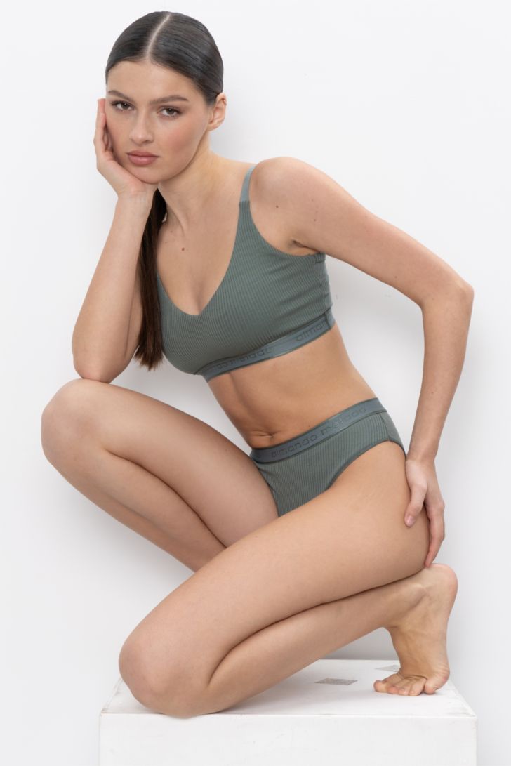 SALE!! SALE!! SALE!! Элегантный топ из лиоцелла -  твоя новая любимая вещь! ИДЕАЛЬНАЯ ПОСАДКА, БЕЗУПРЕЧНЫЙ СТИЛЬ И КОМФОРТ В КАЖДОМ ДВИЖЕНИИ!! Успейте купить по выгодной цене - количество ограничено!