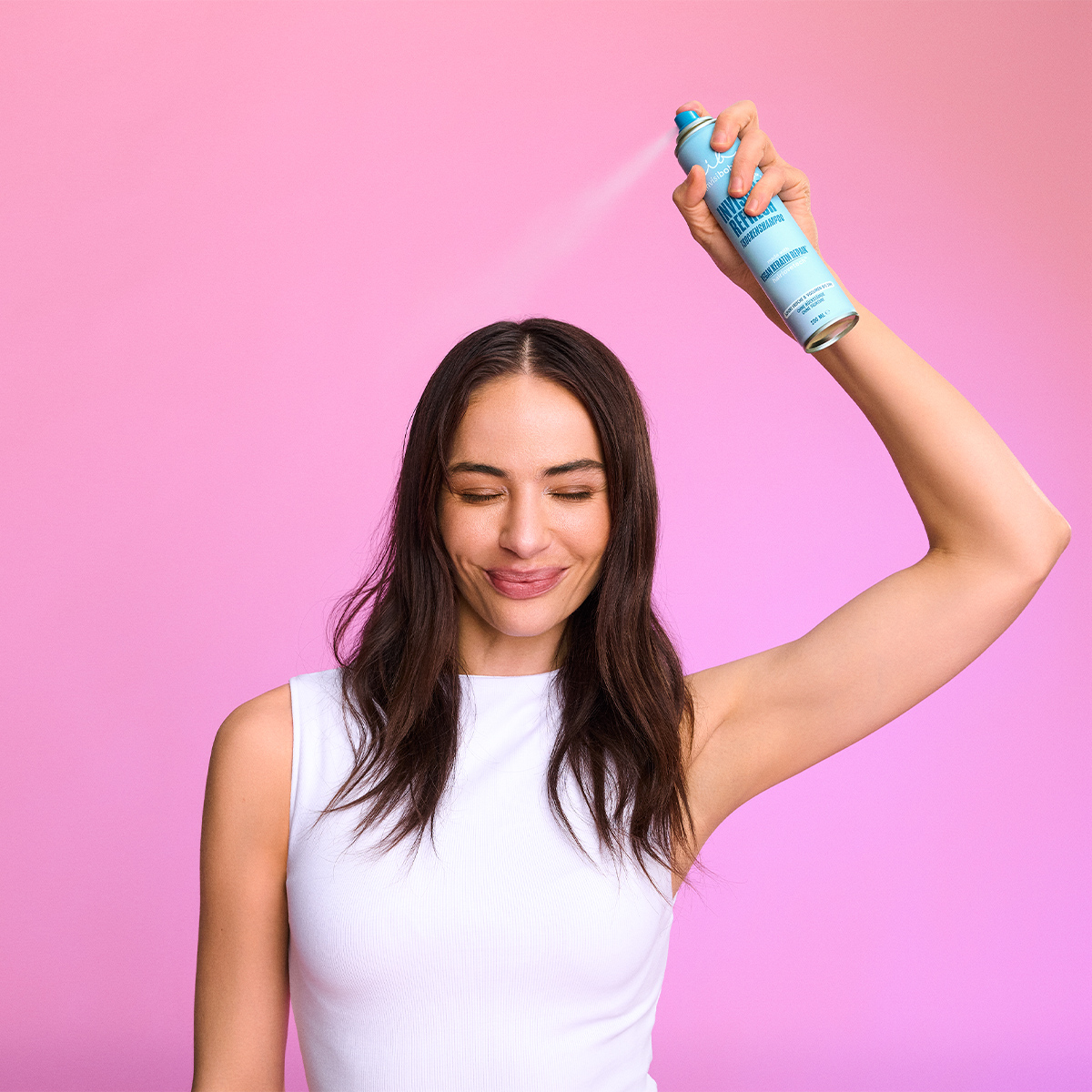 НОВИНКА! invisibobble Invisible Refresh Dry Shampoo (Германия) - невидимый сухой шампунь! Бережное очищение, дополнительный объем 24ч, не утяжеляет, защищает от УФ-лучей! Подходит и блондинкам и брюнеткам!
