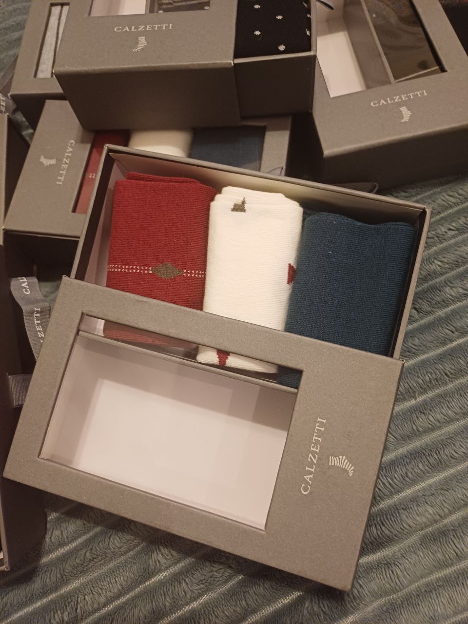    Tend@nce, C@lzetti, M@ison David.  !  !    4 !  19/25