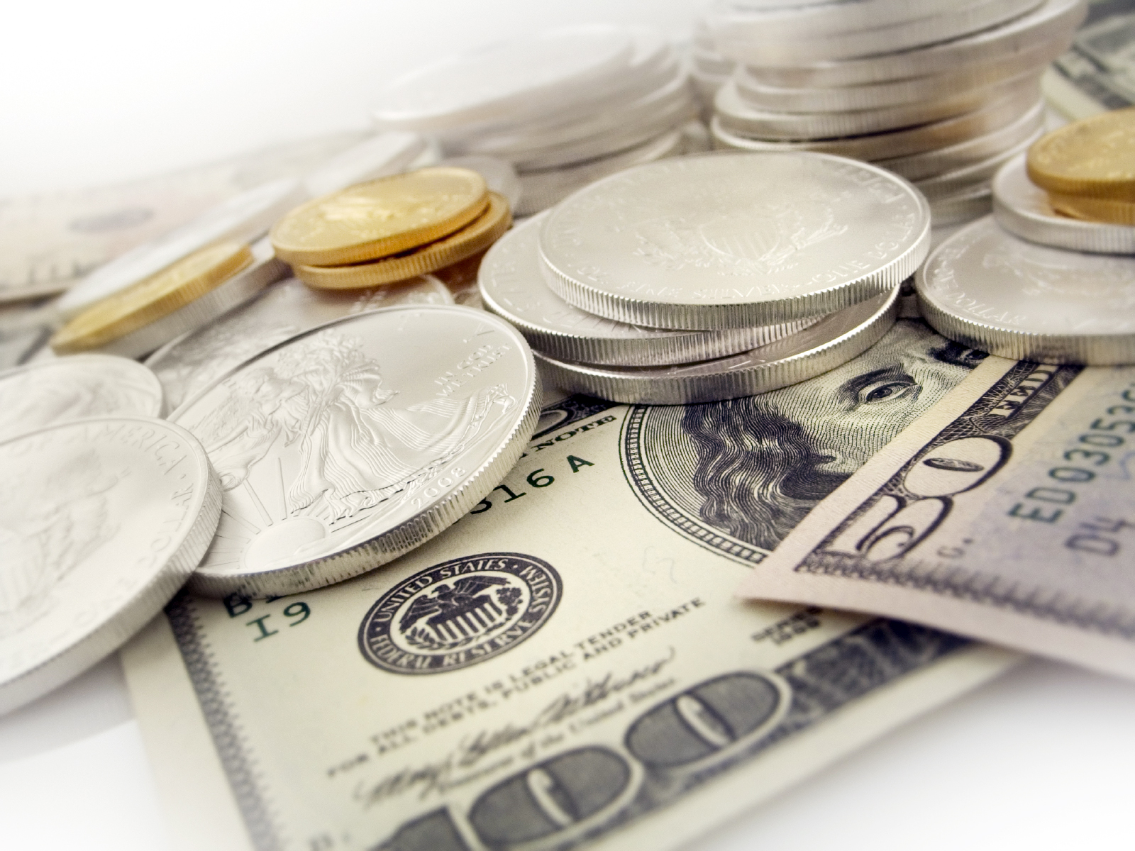 Финансовые эксперты рассказали, в какой валюте лучше делать сбережения
