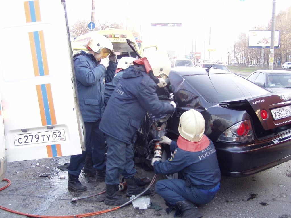 геннадий удунян адвокат. авария мотоцикл и машина. обсуждение аварии. люди в машине после аварии. дтп автоюристы.
