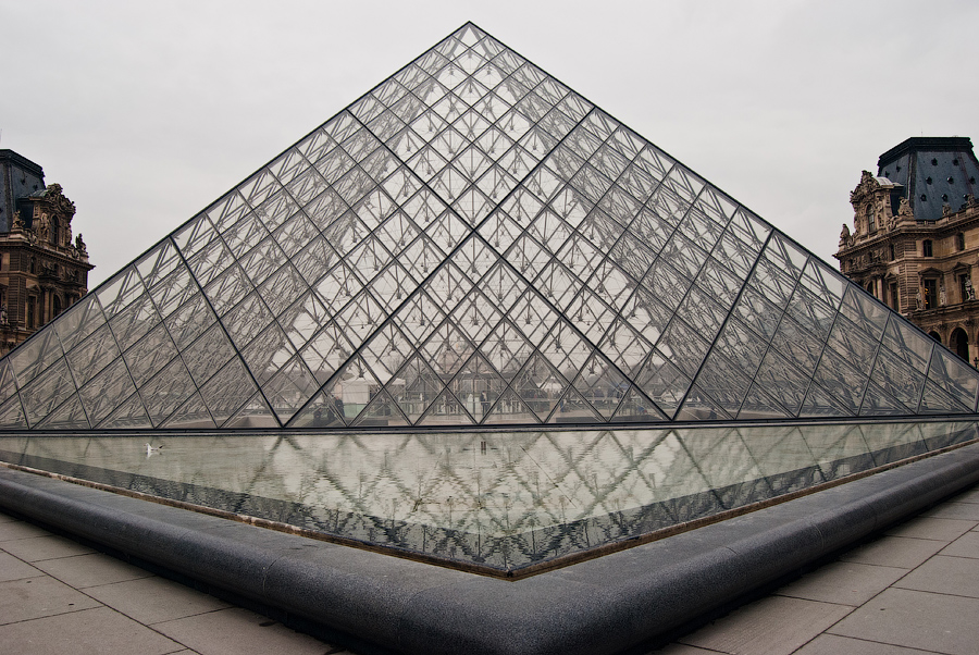 Стекло на пирамидах