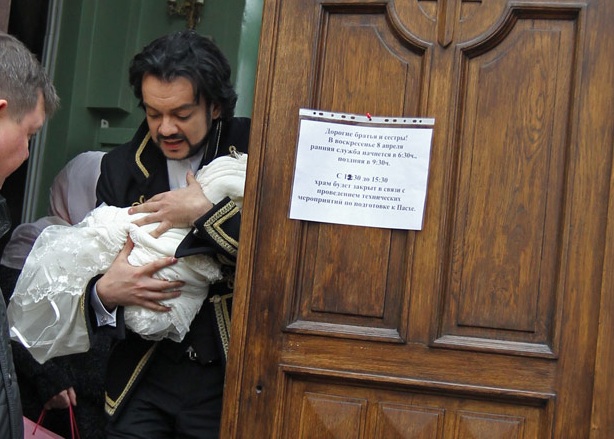 киркоров массон. киркоров в храме. киркоров в церкви. киркоров апрель 2023. киркоров в церкви.