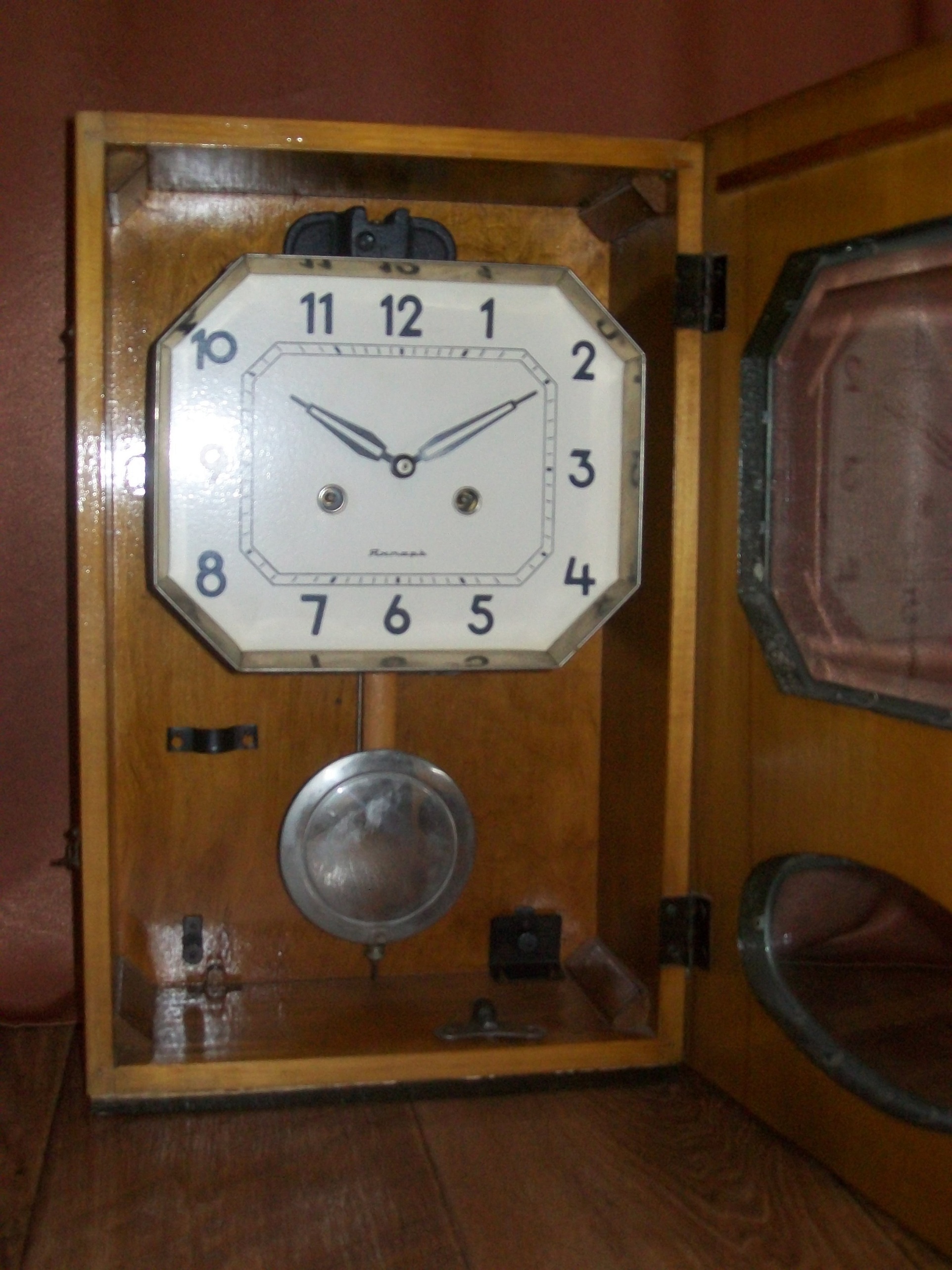 Часы янтарь с боем маятниковые 1964