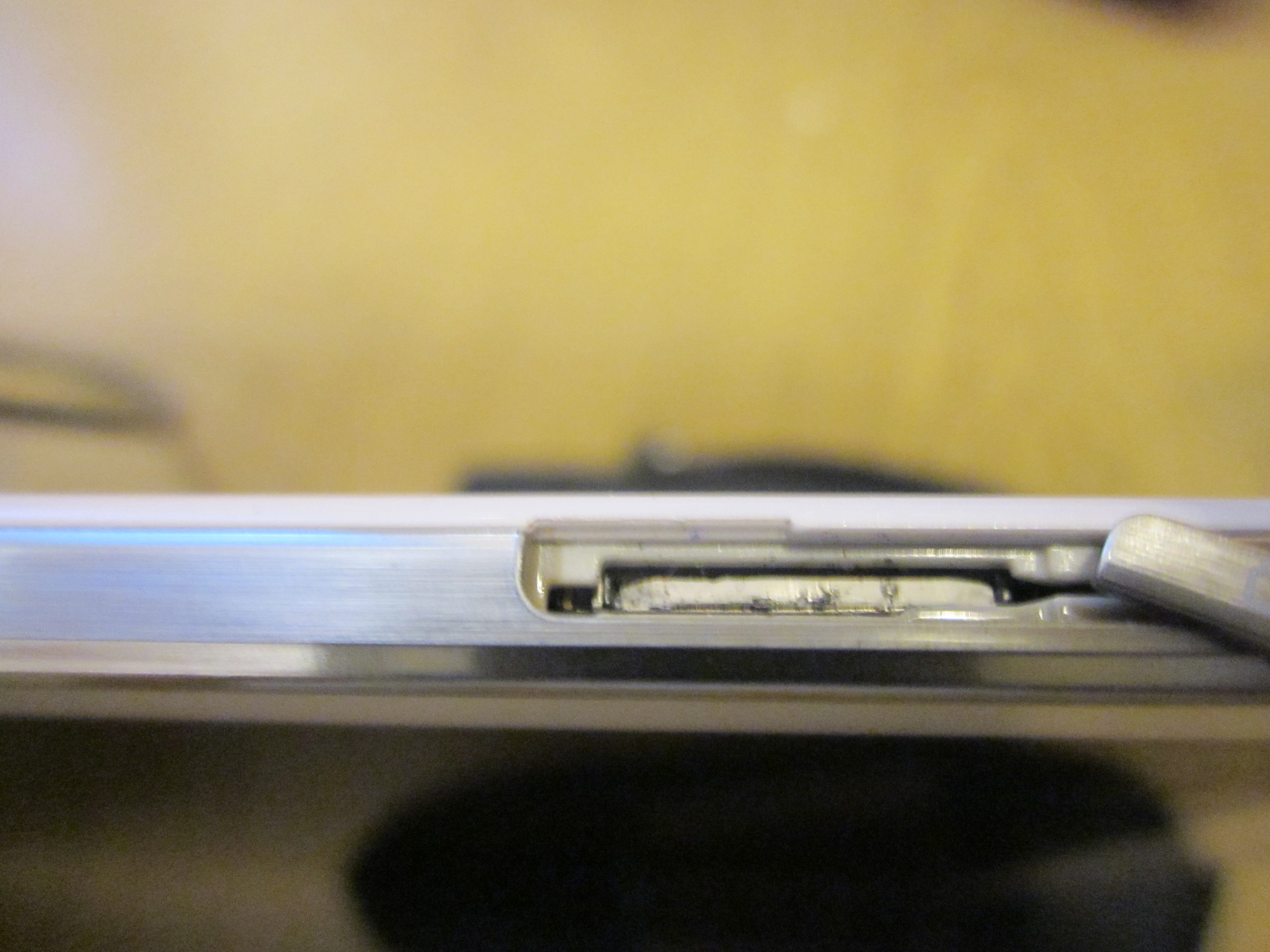 застряла сим карта