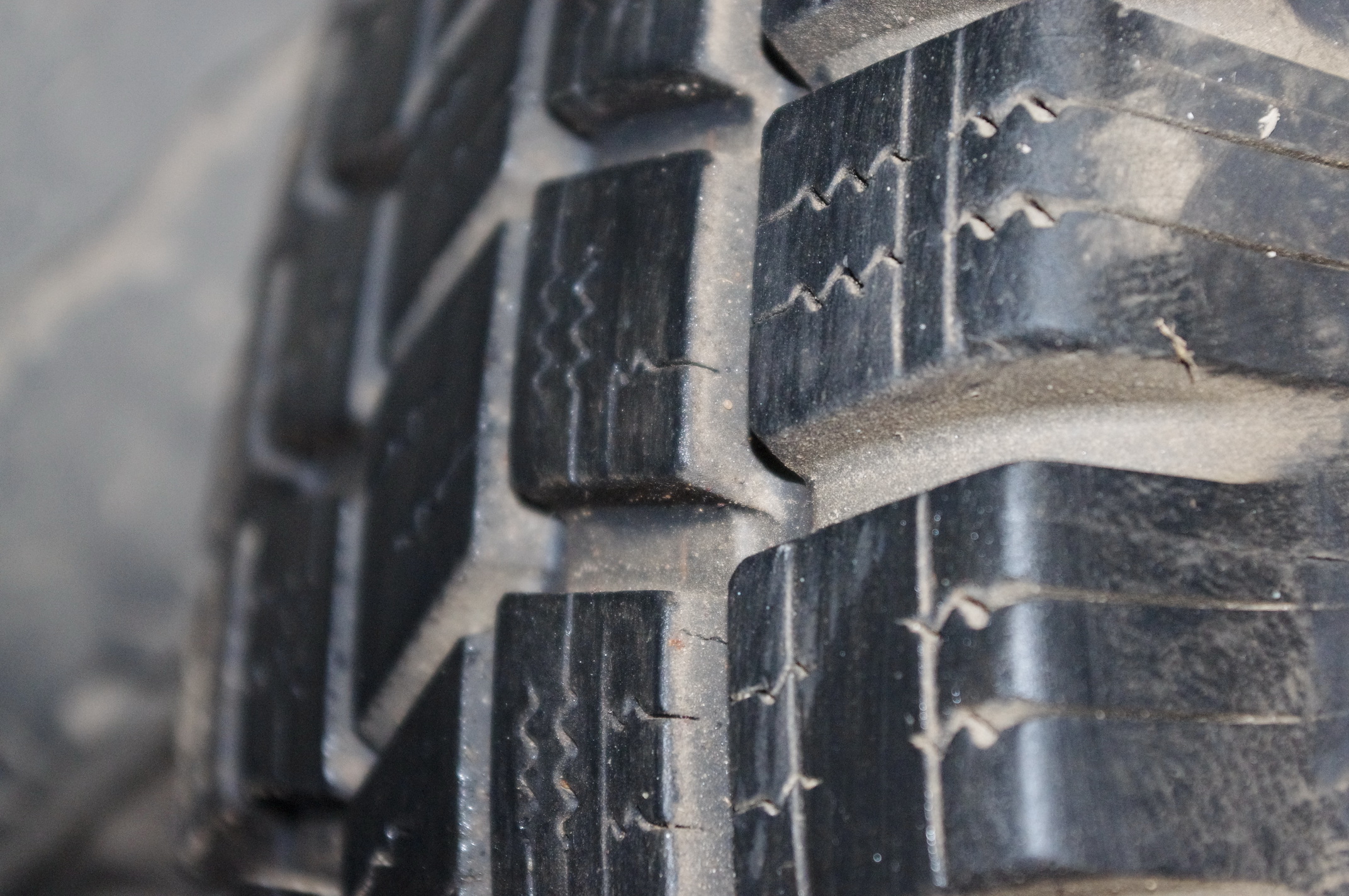 покрышки m s. Cooper discoverer m+s 235/65 r17. резина значок. мишлен дефендер. шины мишлен 7.