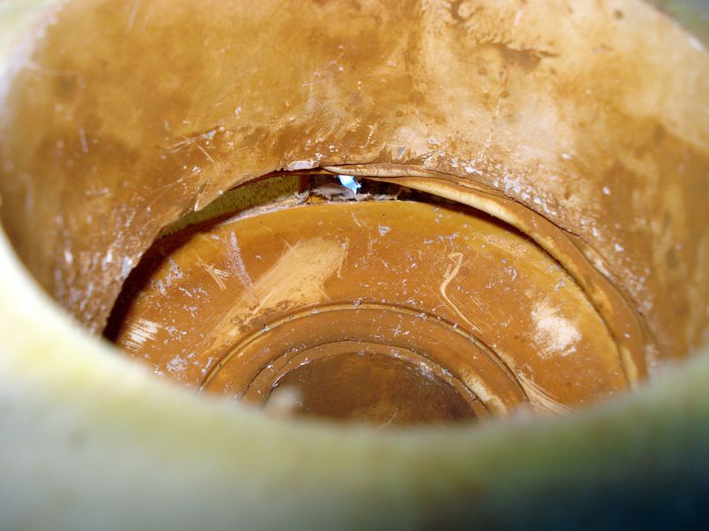 Ржавые водопроводные трубы. После 3 лет эксплуатации. Гранта толстый слой лака. Толстый слой лака на авто. После 3 лет эксплуатации.