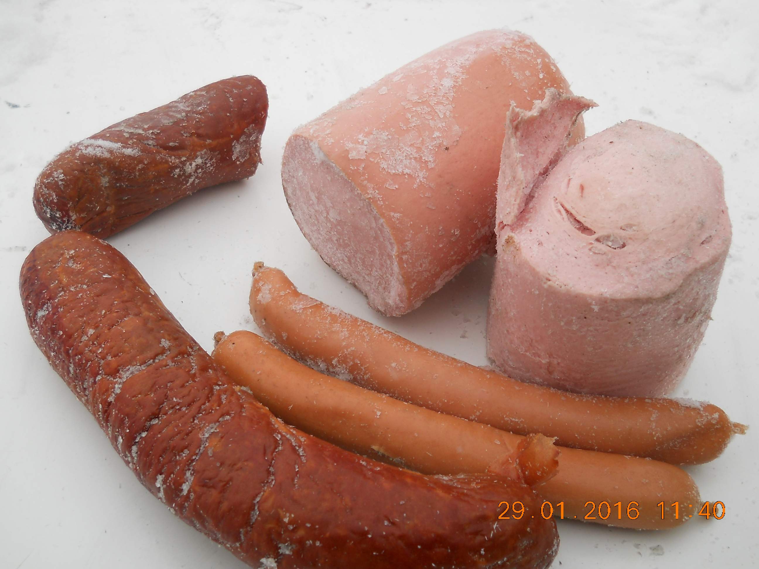 сосиски в натуральной оболочке марки. вареные сосиски. вкусные сосиски. сосиска в тесте из пятерочки. колбаски гриль улыбино.