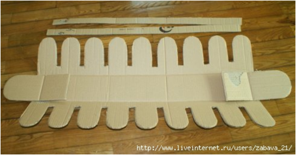 Декоративный забор из картона. Заборчик декоративный из картона. Декоративный заборчик на подоконник. Картонный забор. Как сделать забор из картона.