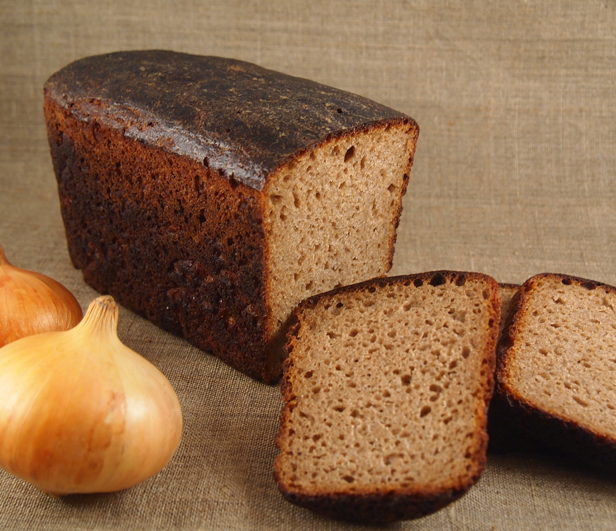 Пряный хлеб. Черный хлеб. Хлеб в печи. Ржаной хлеб. Ржаной хлеб в русской печи.