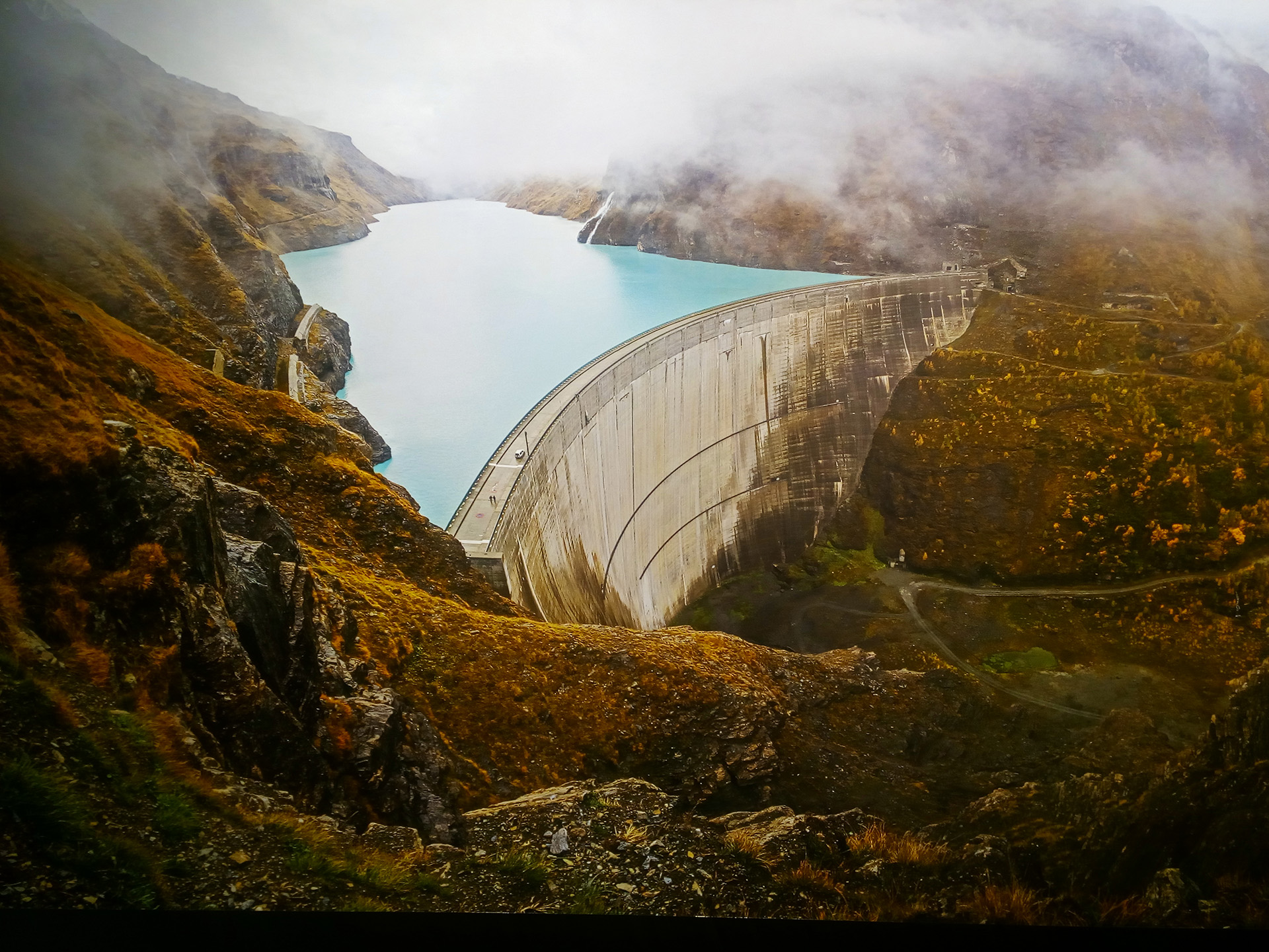 Водная платина. Дамба Мовуазен Швейцария. Плотина Мавосин в Швейцарии. Гранд Диксенс ГЭС. Гидроэлектростанции Швейцарии.