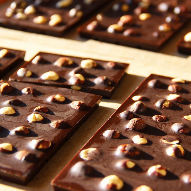 Разноцветные шоколадки. Колумбийский шоколад. Живая шоколадка. Шоколад из живого какао. Живая шоколадка.