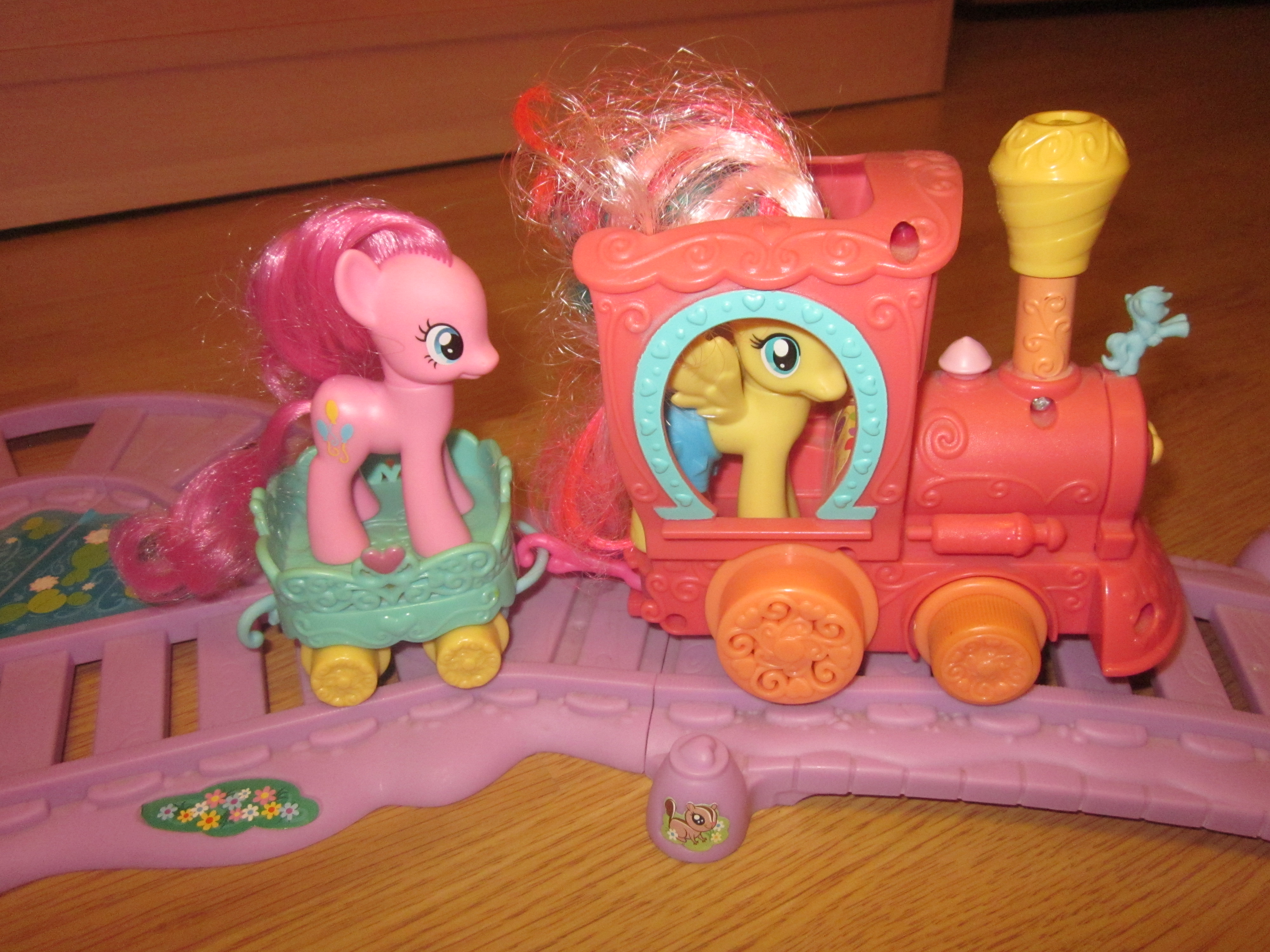 Поезд дружбы что это. Набор my little Pony поезд дружбы b5363eu4. Игровой набор Hasbro поезд дружбы b5363. Поезд my little Pony. Пони игрушки поезд.